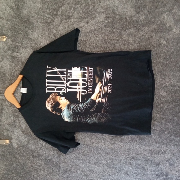 Billy Joel Black Concert Graphic Tee 2021/22 Womens Medium - Picture 2 of 9